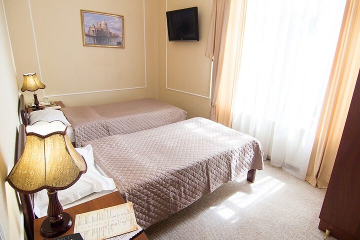 Room 3 of 73