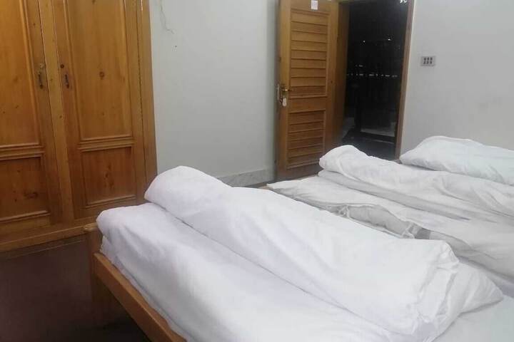 Room 10 of 29