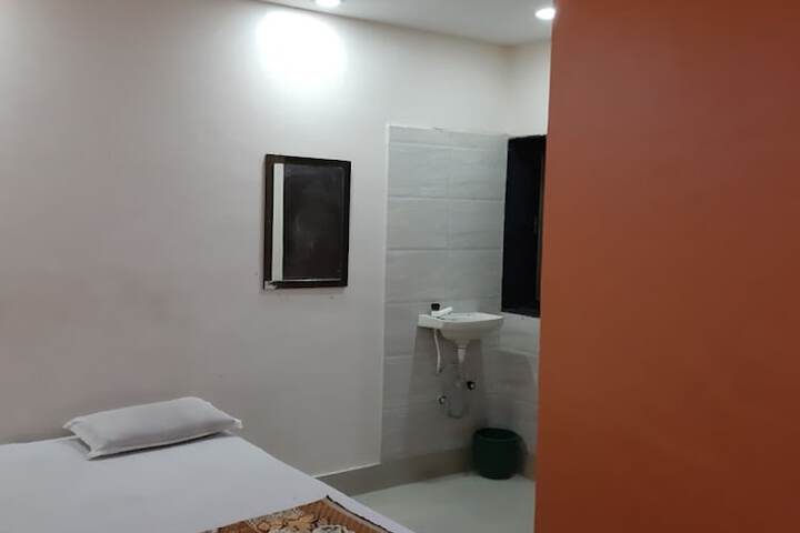 Room 11 of 21