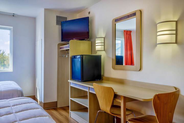 2 Double Beds (1 of 5)