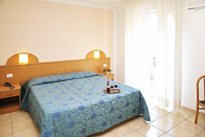 Room 4 of 23