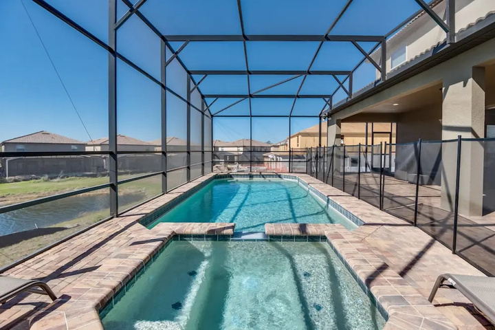 Pool 17 of 28