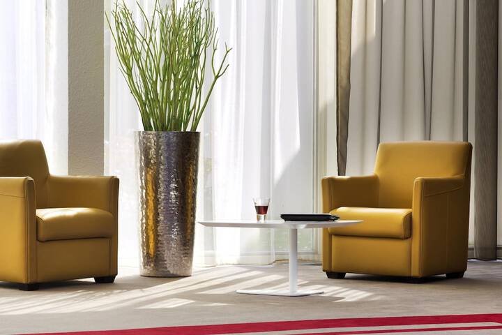 Lounge 62 of 81