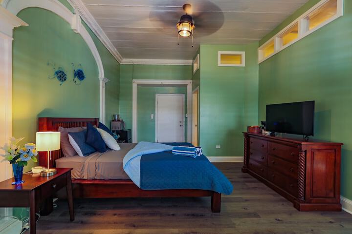 Room 18 of 171
