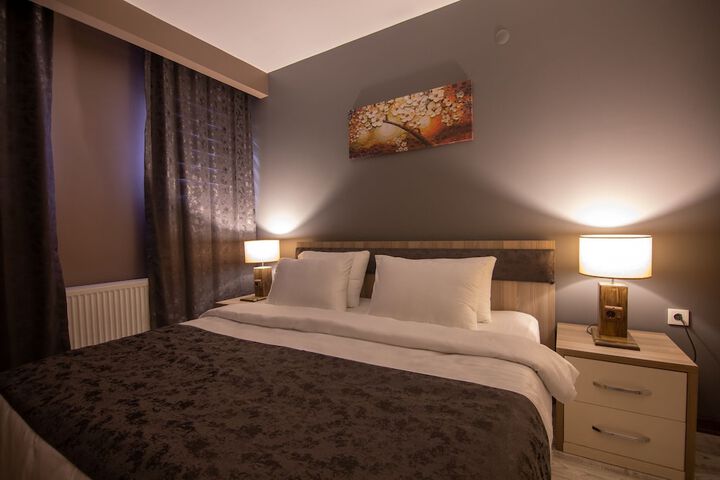 Room 11 of 24