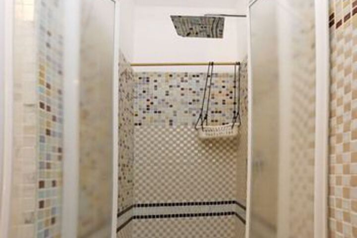 Room 4 of 32