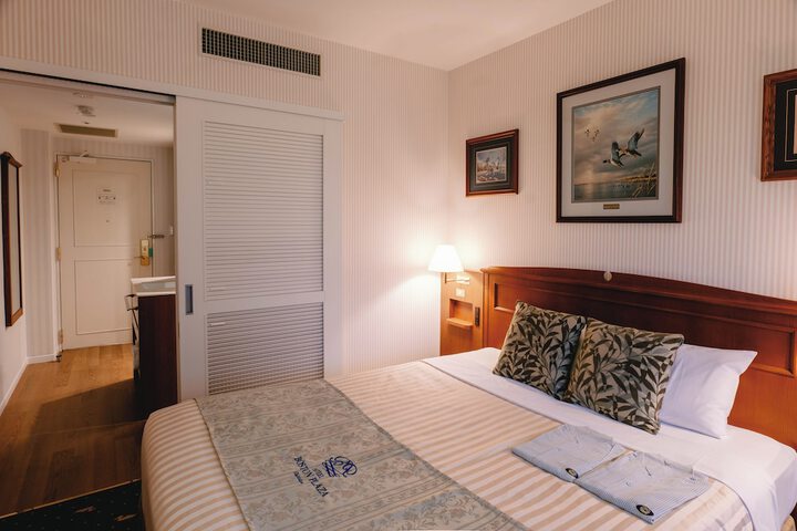 Room 30 of 107