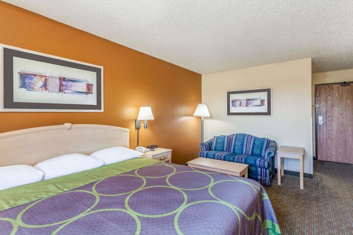 1 King Bed (1 of 5)