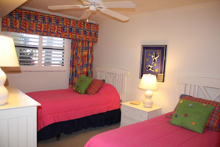 Room 2 of 66