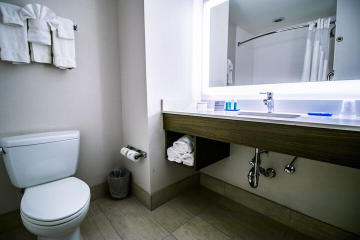 Room 4 of 42