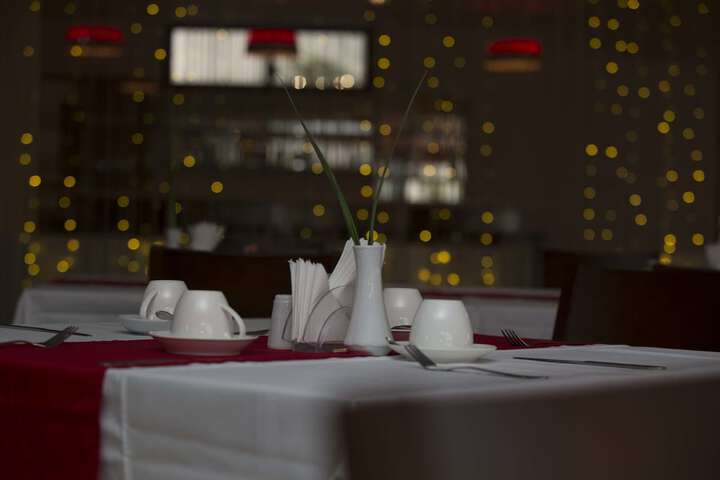 Dining 8 of 18