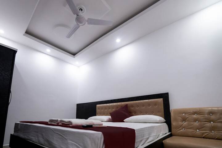 Room 12 of 35