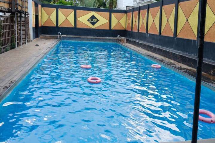 Pool 7 of 10