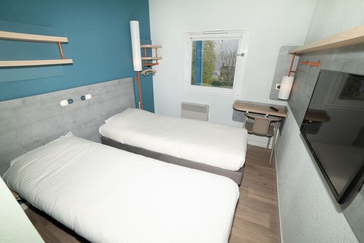 Room 2 of 7