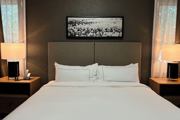 Room 8 of 86