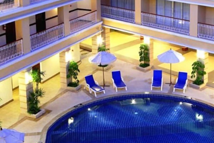 Pool Hotel