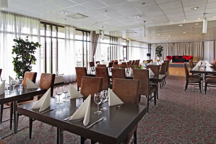Dining 45 of 62