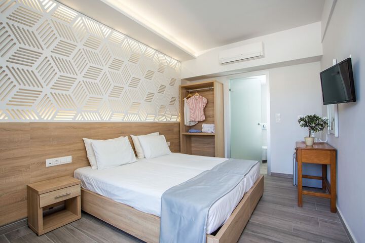 Room 12 of 80