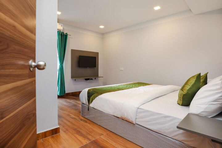 Room 16 of 37