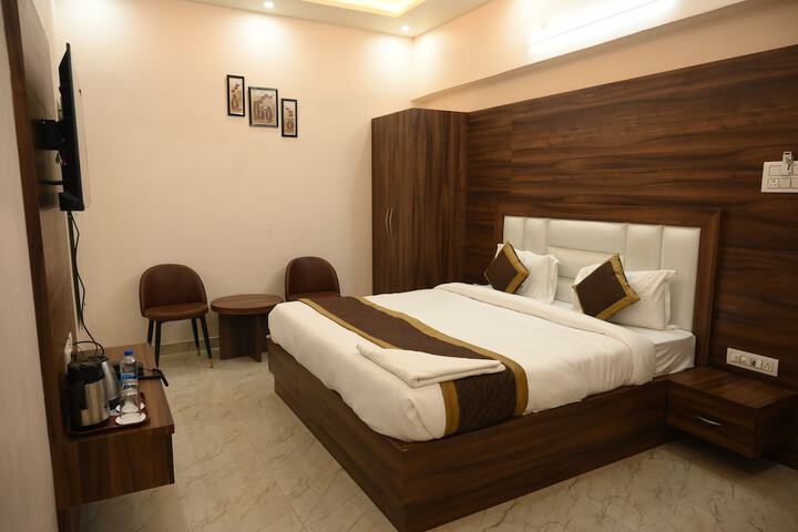 Room 7 of 38