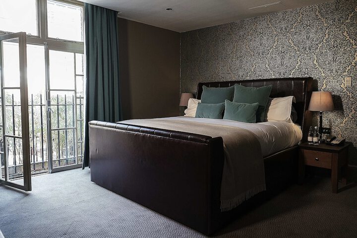 Room 5 of 77