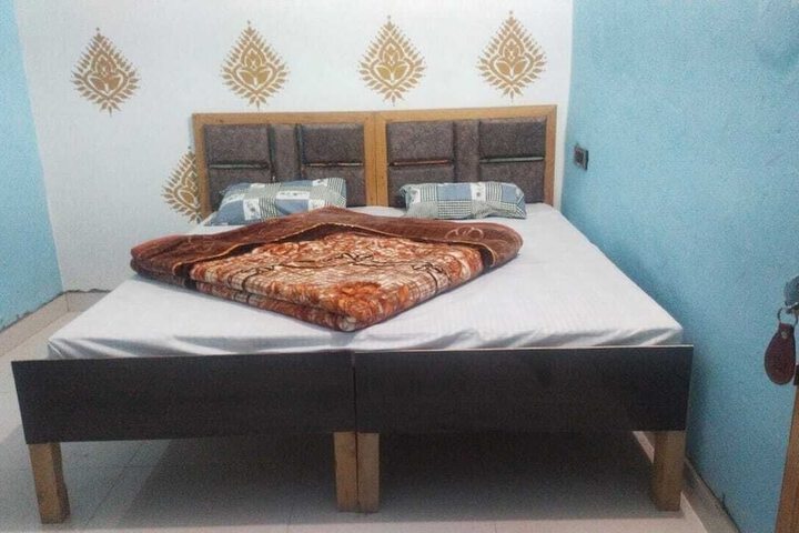 Room 2 of 40
