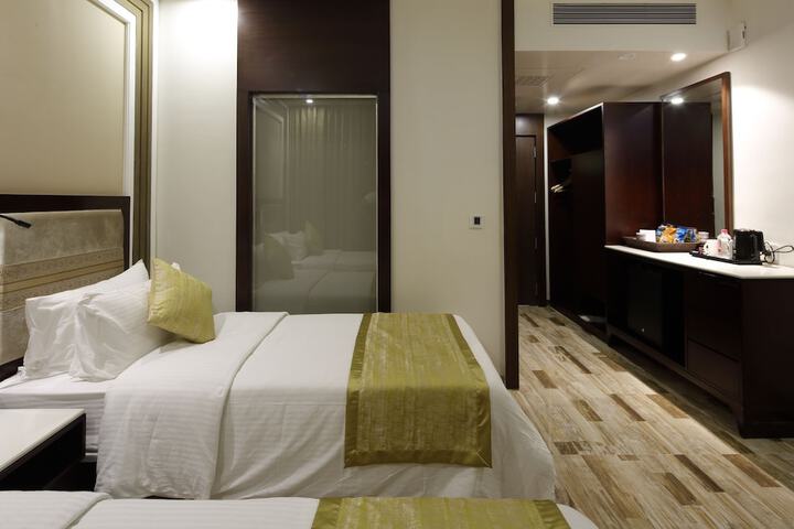 Room 4 of 43