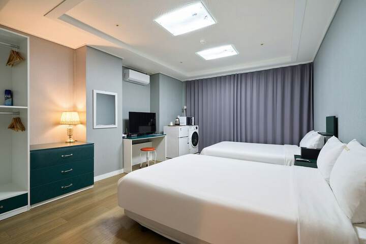 Room 10 of 29