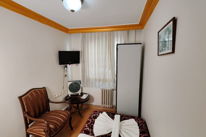 Room 7 of 61