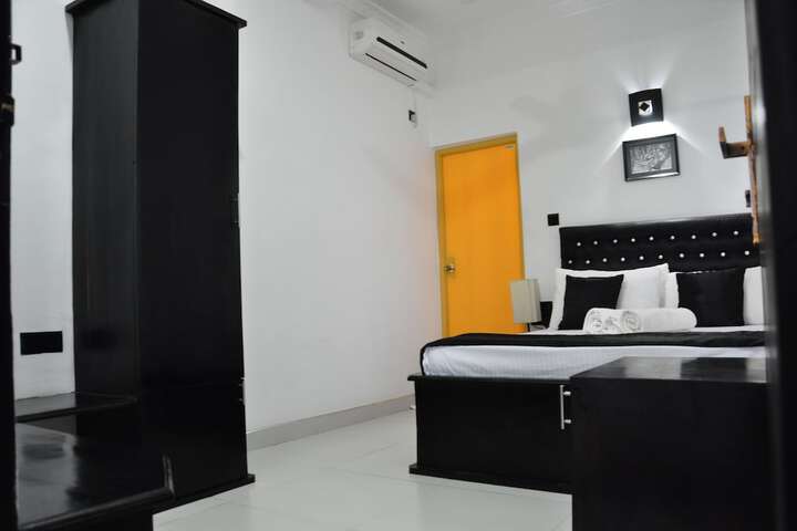 Room 33 of 94