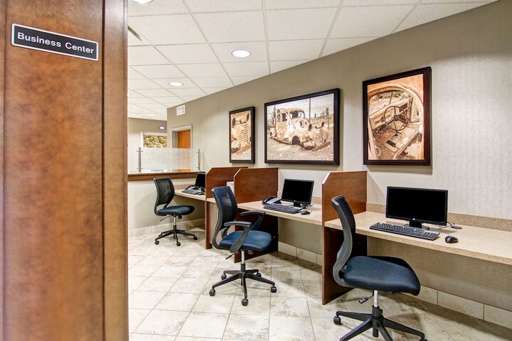 Business Center 30 of 31
