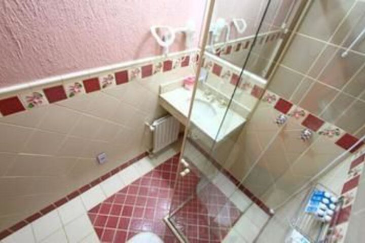 Room 6 of 27