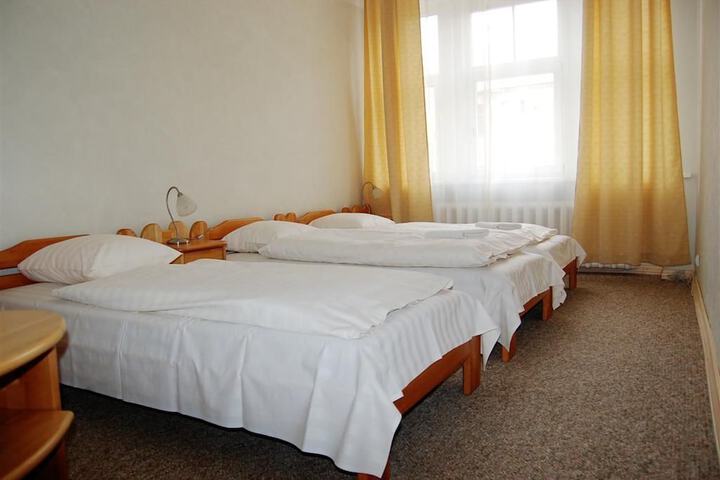 Room 6 of 40