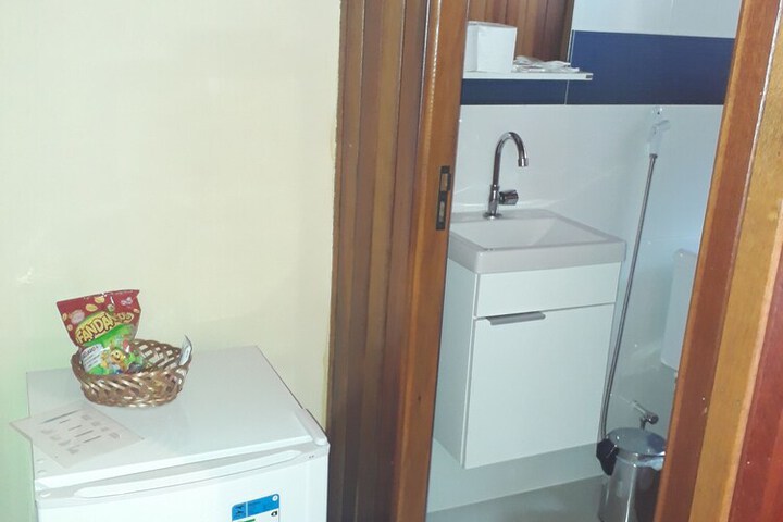 Room 5 of 18