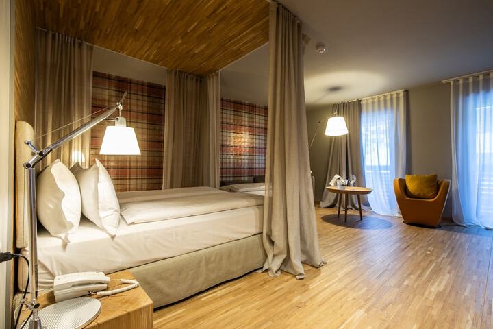 Room 10 of 85