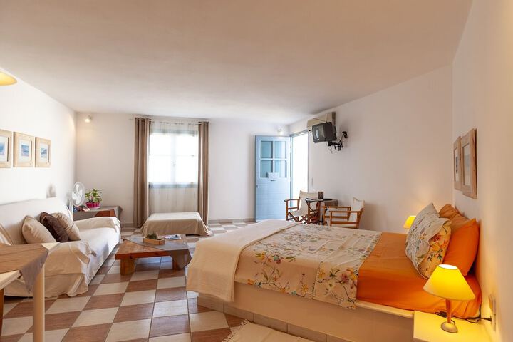 Room 5 of 18