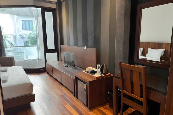 Room 5 of 23