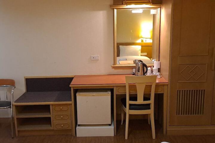Room 12 of 20