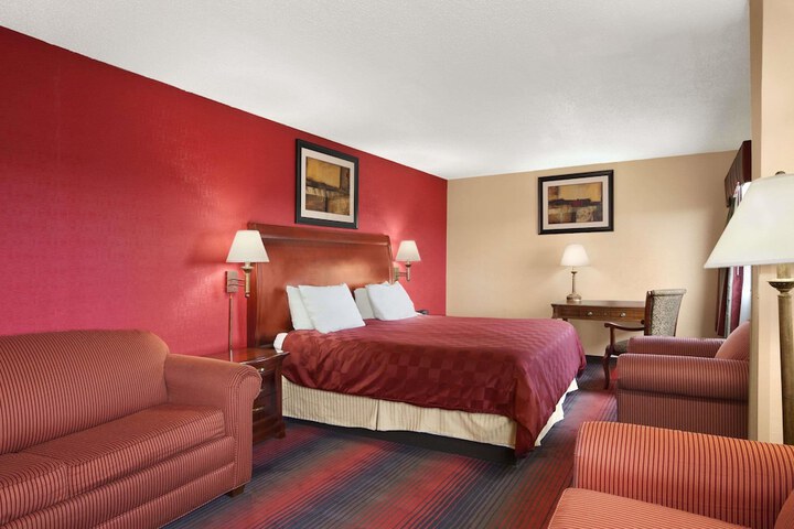 1 King Bed (4 of 12)