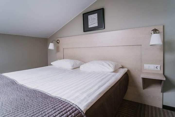 Room 18 of 80