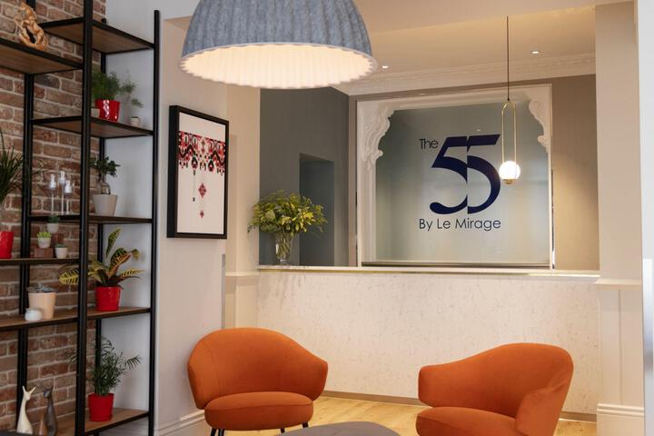 Lounge 47 of 61