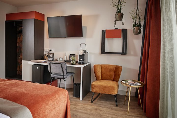 Room 8 of 41