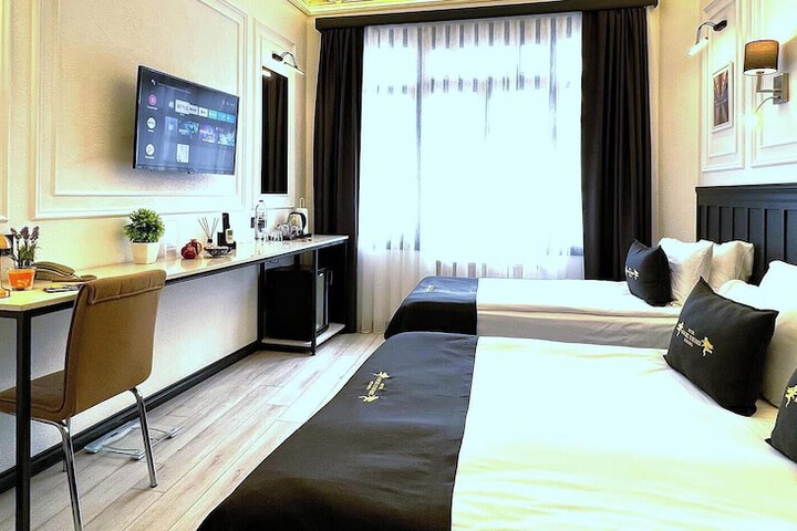 Room 33 of 74