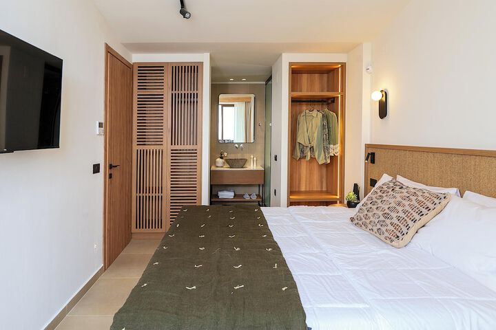 Room 4 of 60