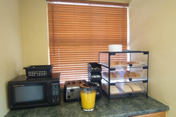 Breakfast/Coffee Service 21 of 27