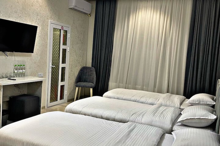 Room 10 of 19