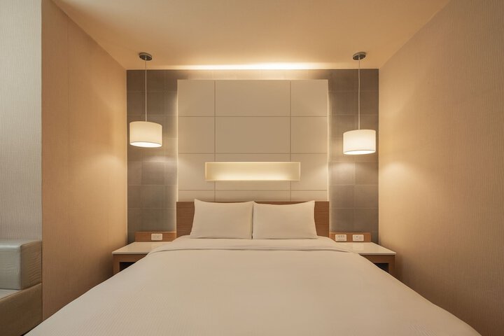 Room 11 of 43