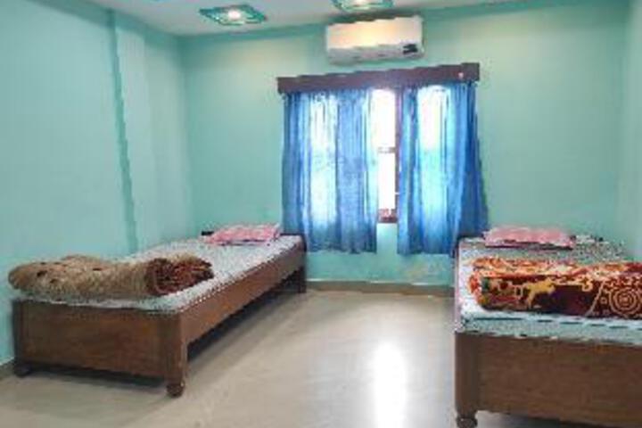 Room 5 of 11