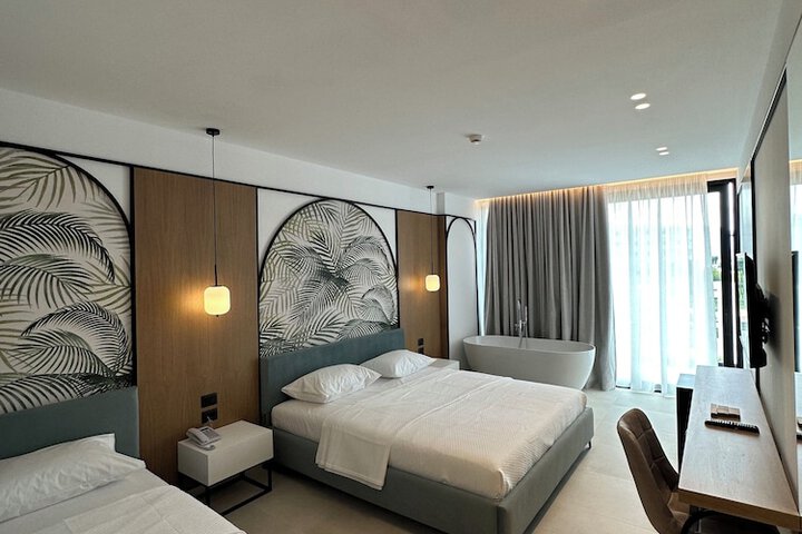 Room 8 of 38