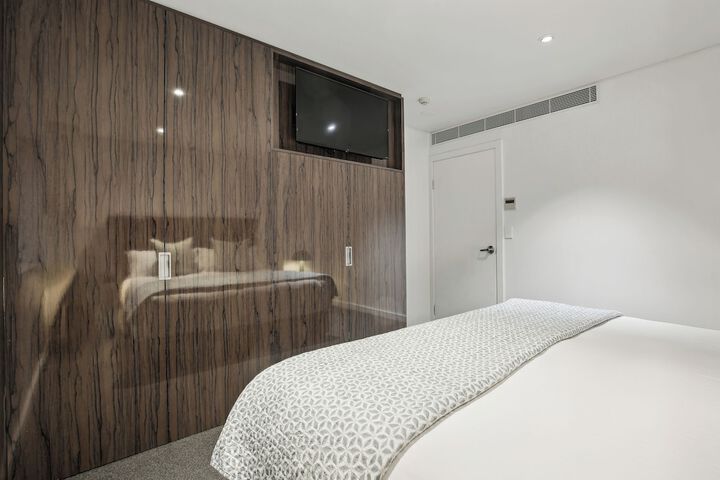 Room 5 of 85